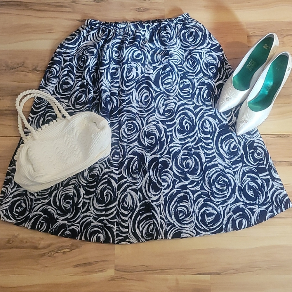 Vintage 80s Abstract Print Pleated Skirt